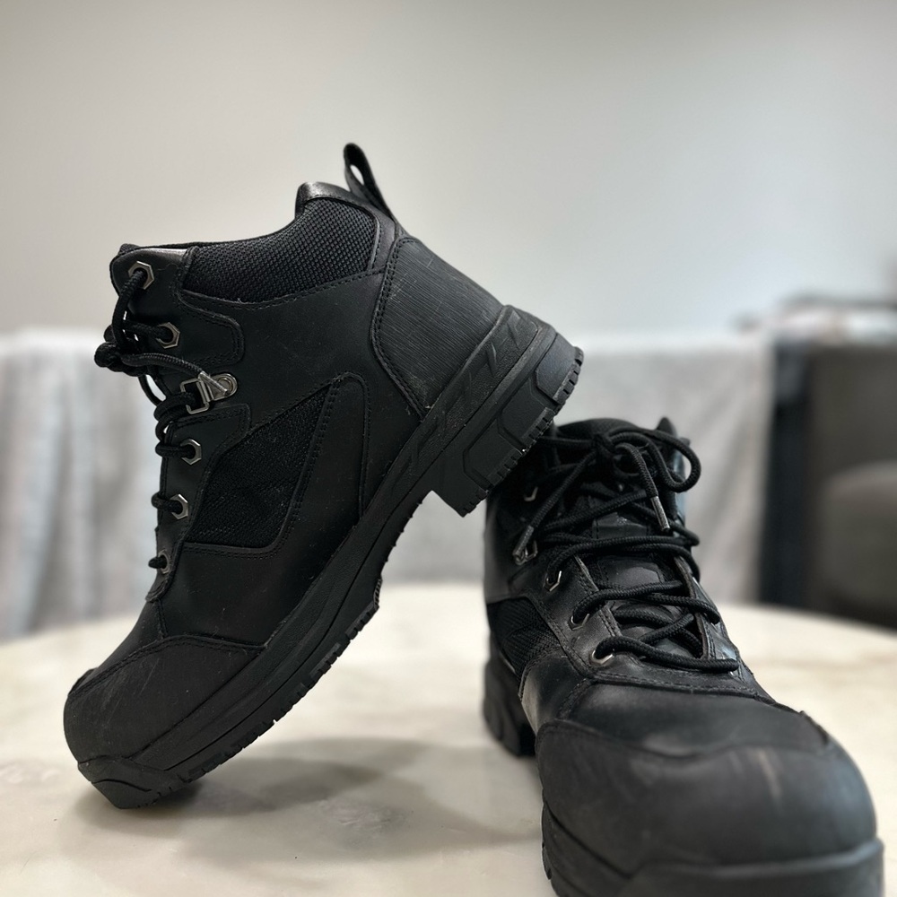 Black Men's water and slip resistant boots